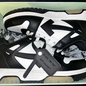 Off-White Men Black and White Sneakers